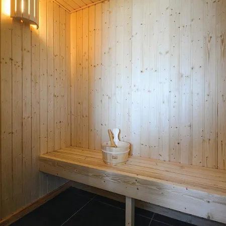 Four-bedroom In بيت للعطل