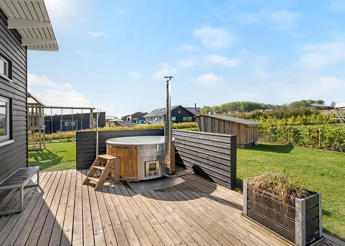 Four-bedroom In Dom wakacyjny *